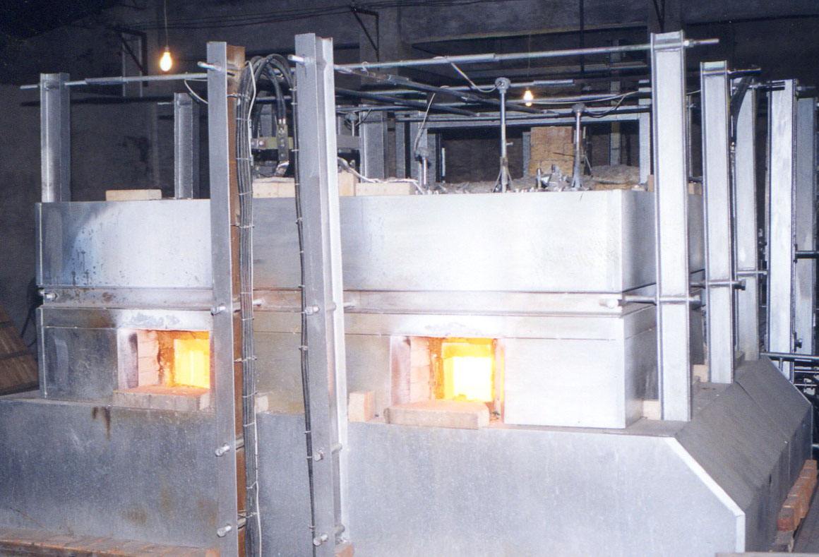 电极斜插式玻璃电熔炉