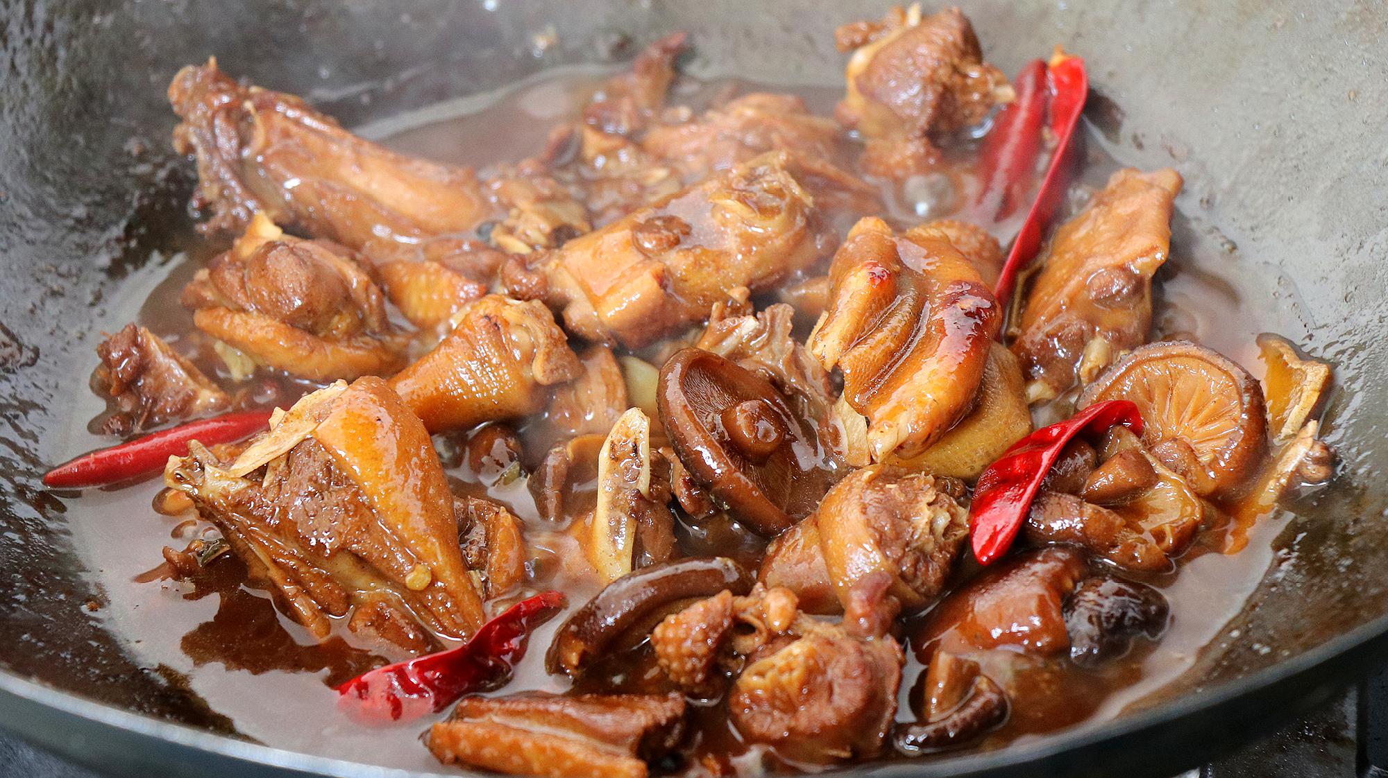  p>香菇鸭片是由鸭肉为主要食材做成的一道菜品,属于家常菜. /p>