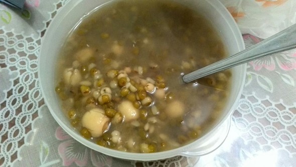 绿豆薏米莲子粥