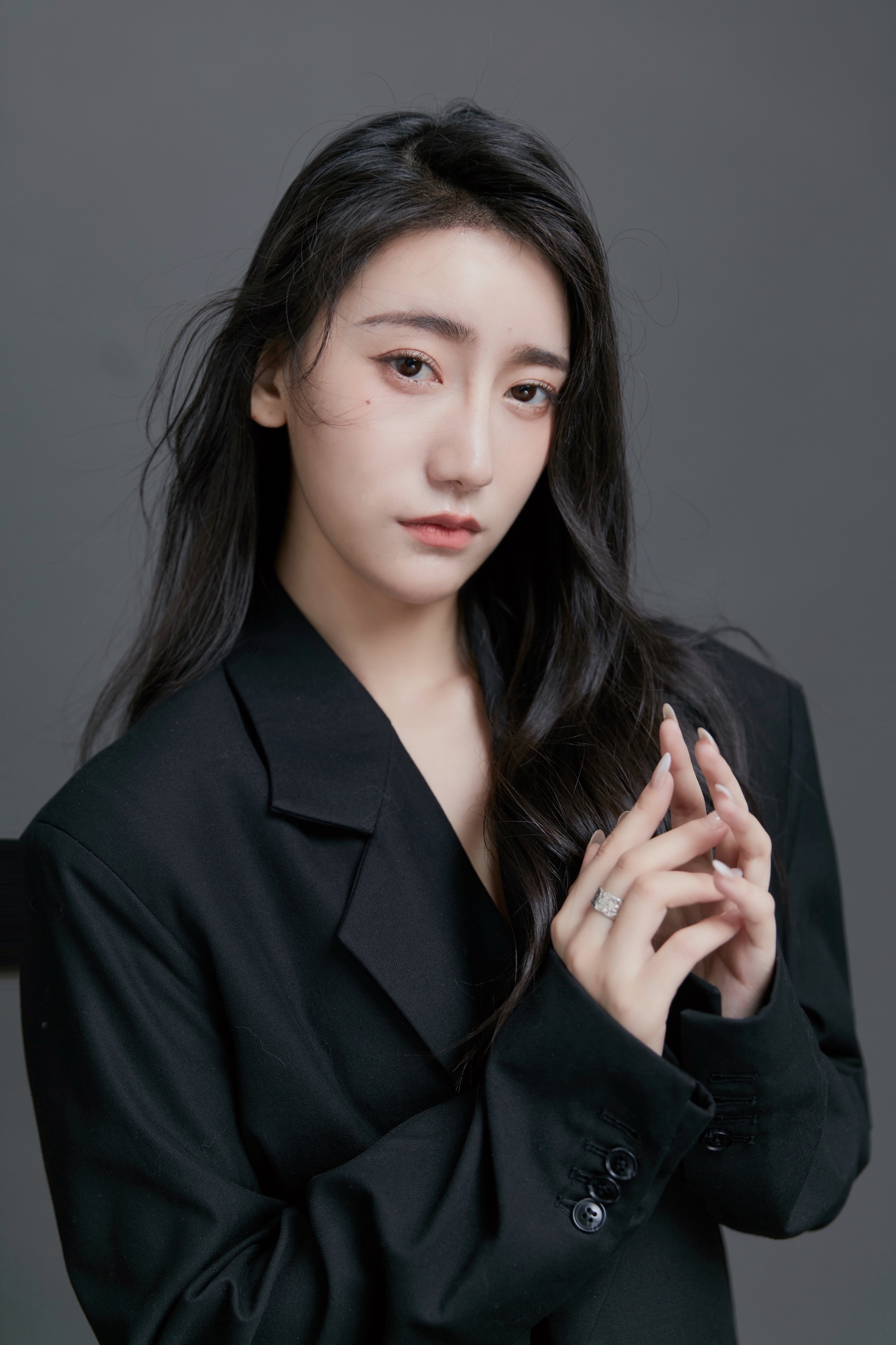 id="gnbxz0kbdt">孙小敏,中国内地女演员,1997年10月出生,甘肃陇南人