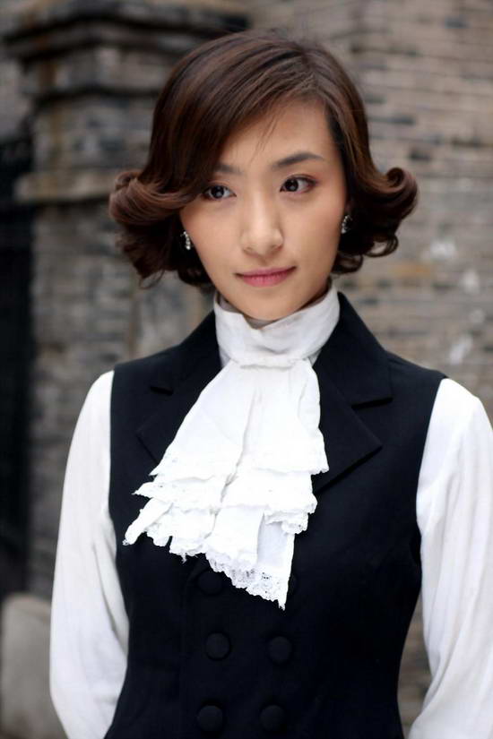 许曼华,女,是电视剧《 a target="_blank" href="/item/虎胆雄心