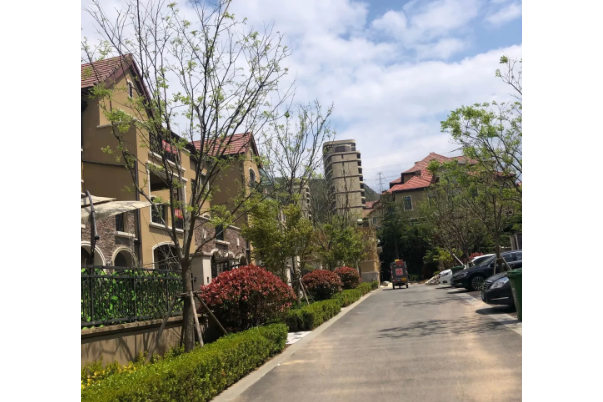 ="_blank" href="/item/青岛嘉凯城房地产开发有限公司/10479393"