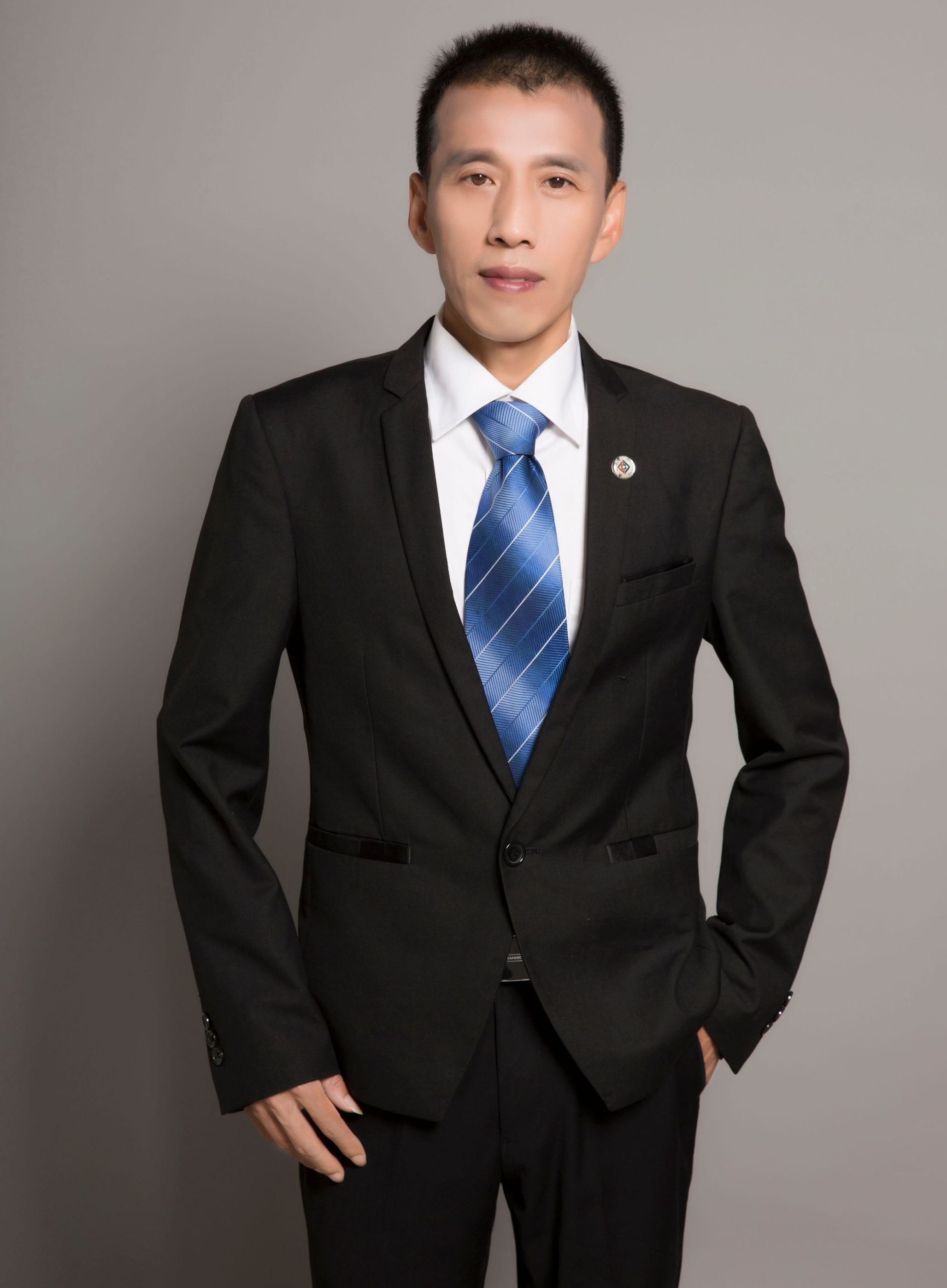  p>邬乾兵律师,重庆渝万律师事务所专职律师,执业证号