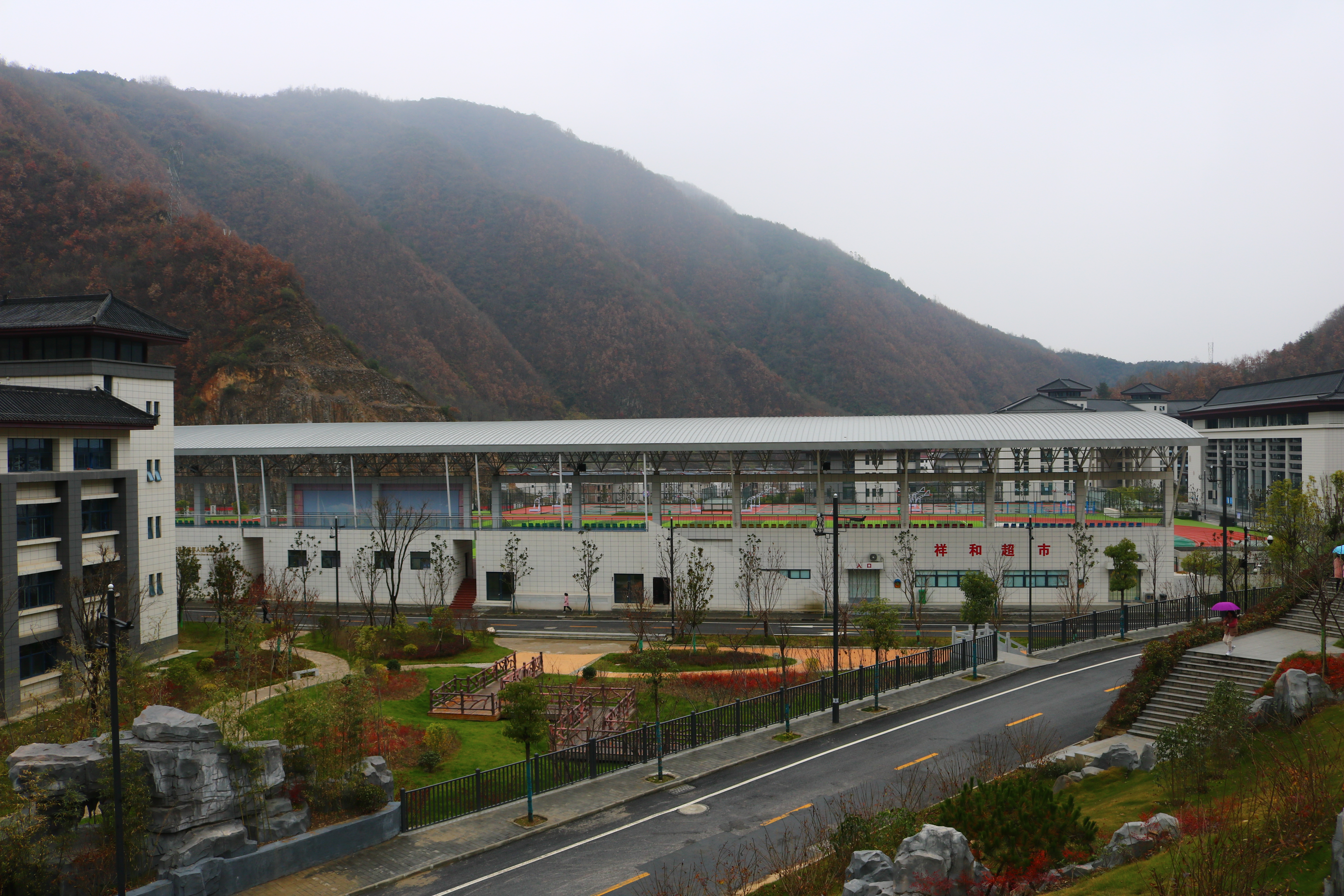  p> a target="_blank" href="/item/陕西省镇安中学/1744006" data
