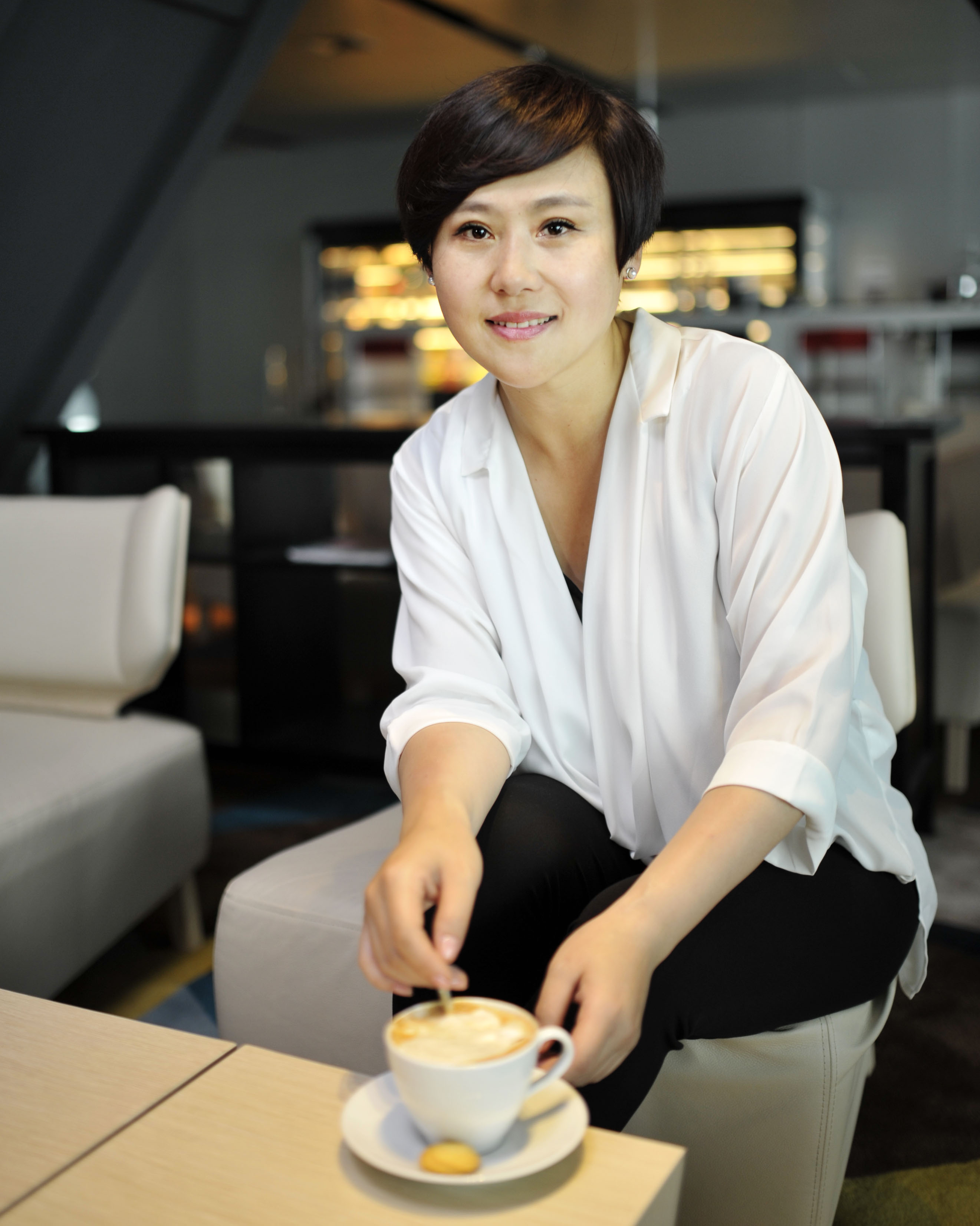 1991-1992年主持《经济半小时》,1993-1994年主持《经济信息联播》和