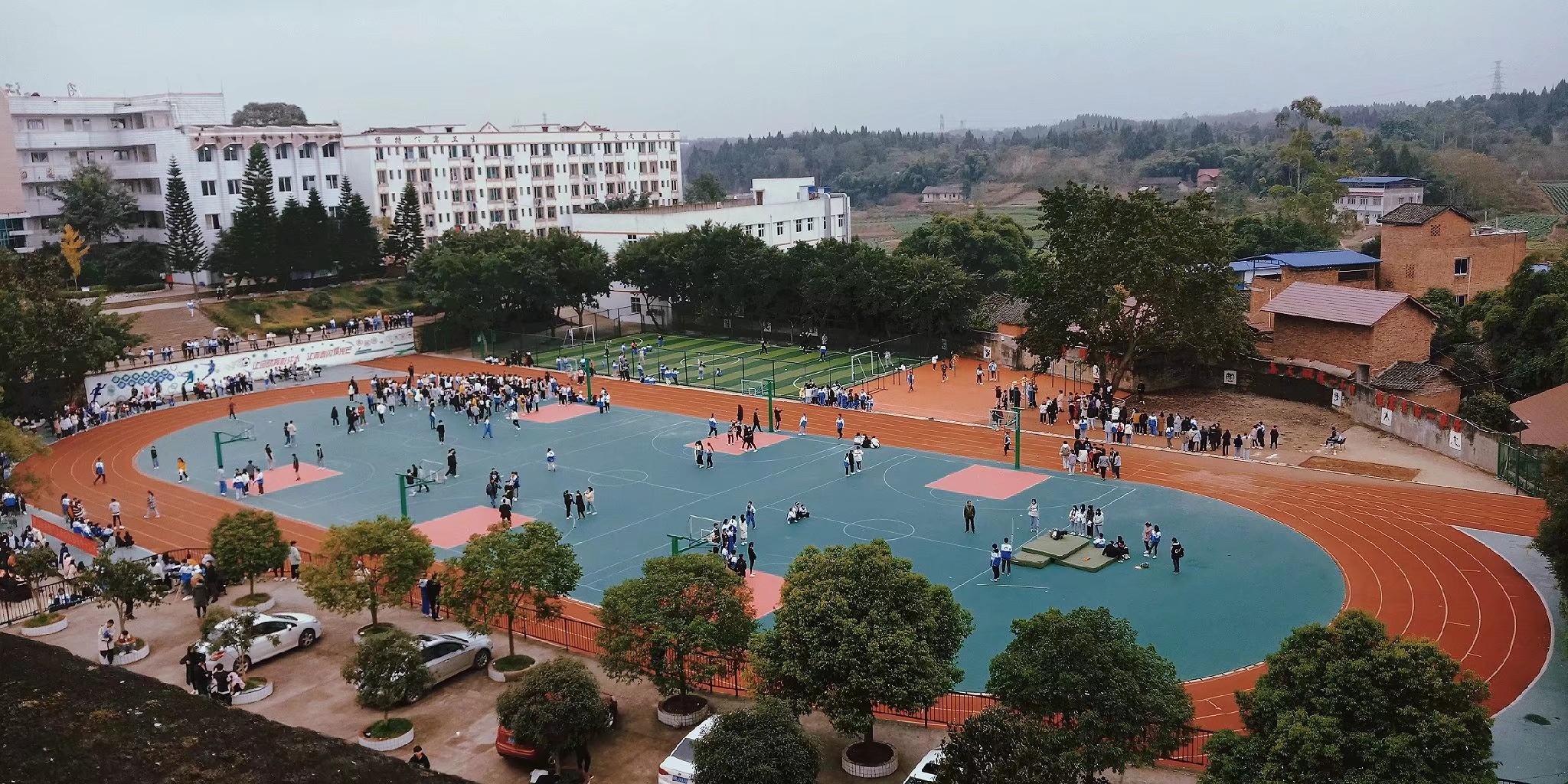  p>内江十中作为东兴区教育局直属全额拨款副县级公办 a target="