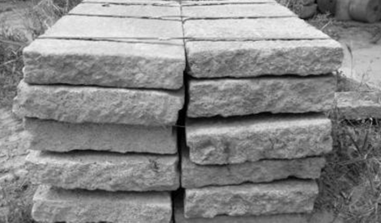 一块门板和一些石块 为何却能组成中世纪最奇特的酷刑 百科ta说