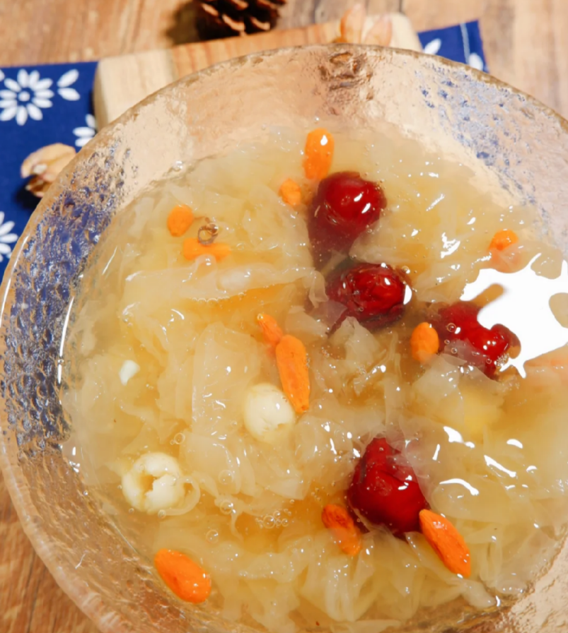 桂圆银耳红枣羹