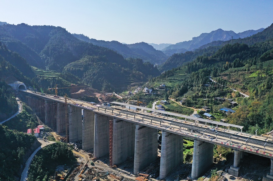 high-speed railway),简称张吉怀高铁,是中国 a target="_blank" href