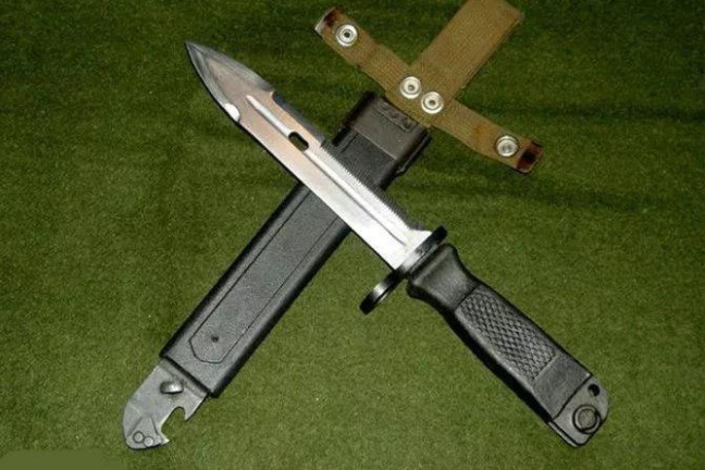  p>87式刺刀是一把全长30cm刃长17cm合金钢刀. /p>