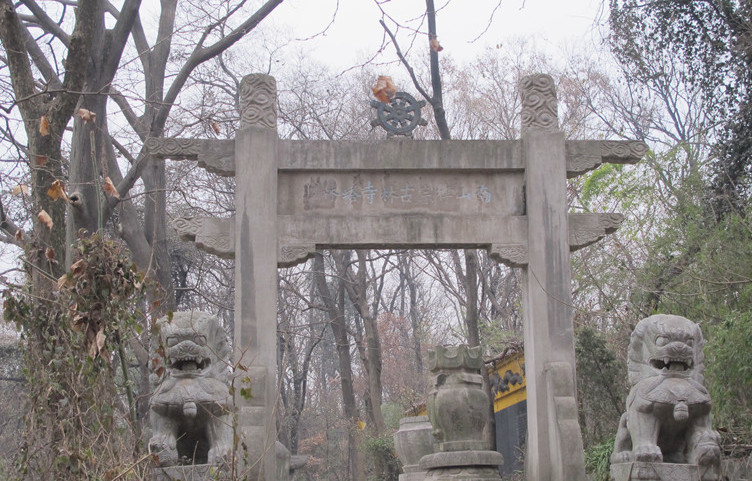  p>天隆寺塔林,位于江苏省南京市雨花台区铁心桥街道东向花村.