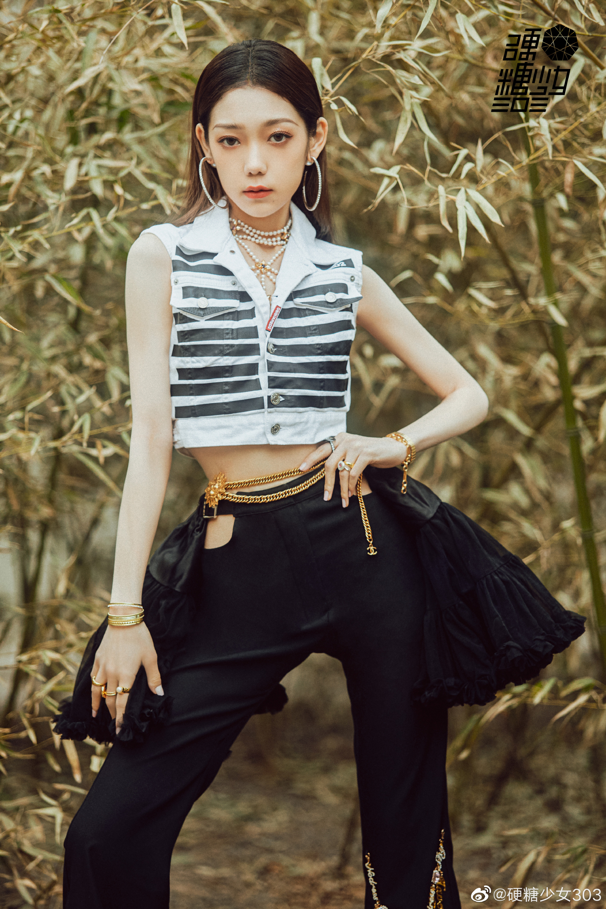 g),1998年7月31日出生于北京市,中国内地流行乐女歌手,女子演唱组合 a