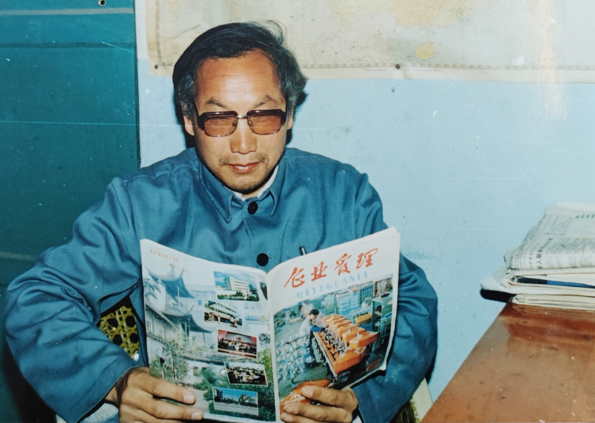 男,新疆伊犁雪莲乳业董事长,原陕西凯达乳业有限公司董事长;原依珑