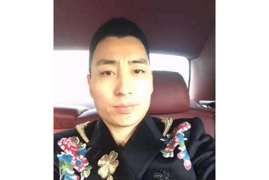  p data-id="gnvhanxs5i">豪情龙哥,真名张海龙,出生于 a target="