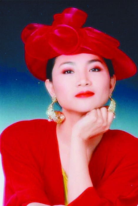  p>《寒雨曲》是凤飞飞演唱歌曲,收录在2003年发行的专辑《 a target=