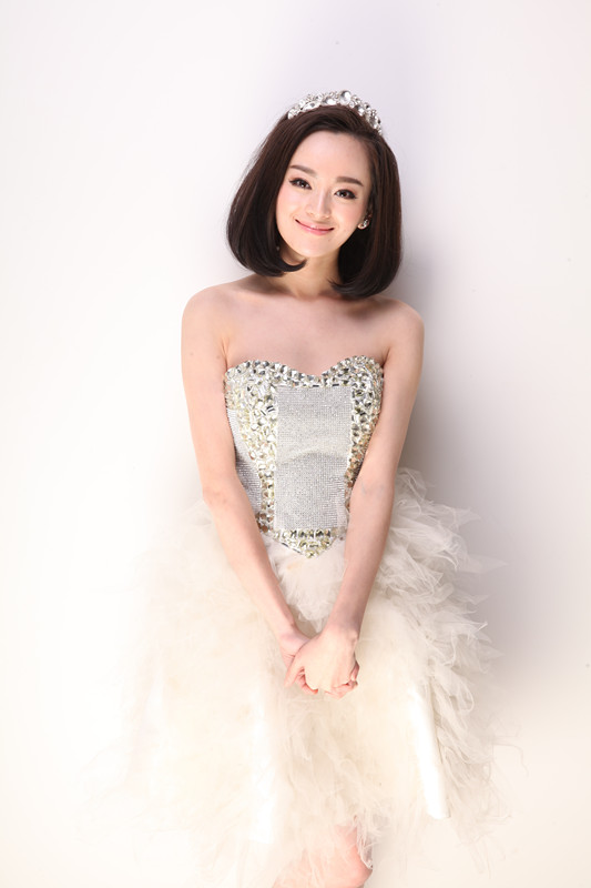  p>李善玉,出生于吉林省,毕业于北京现代音乐学院,中国内地女演员.