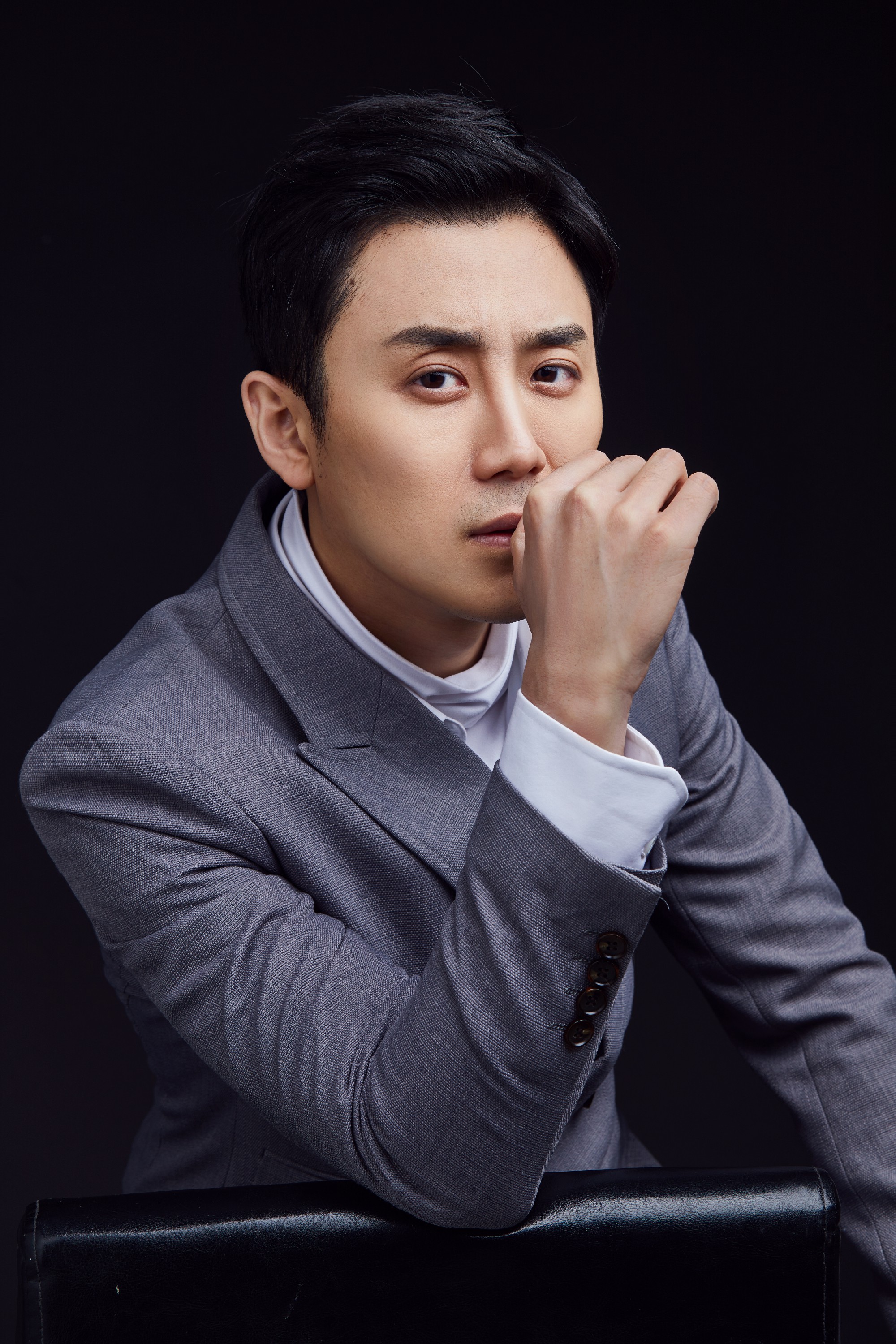  p>阎行一,1987年5月24日出生于辽宁省抚顺市,毕业于 a target="