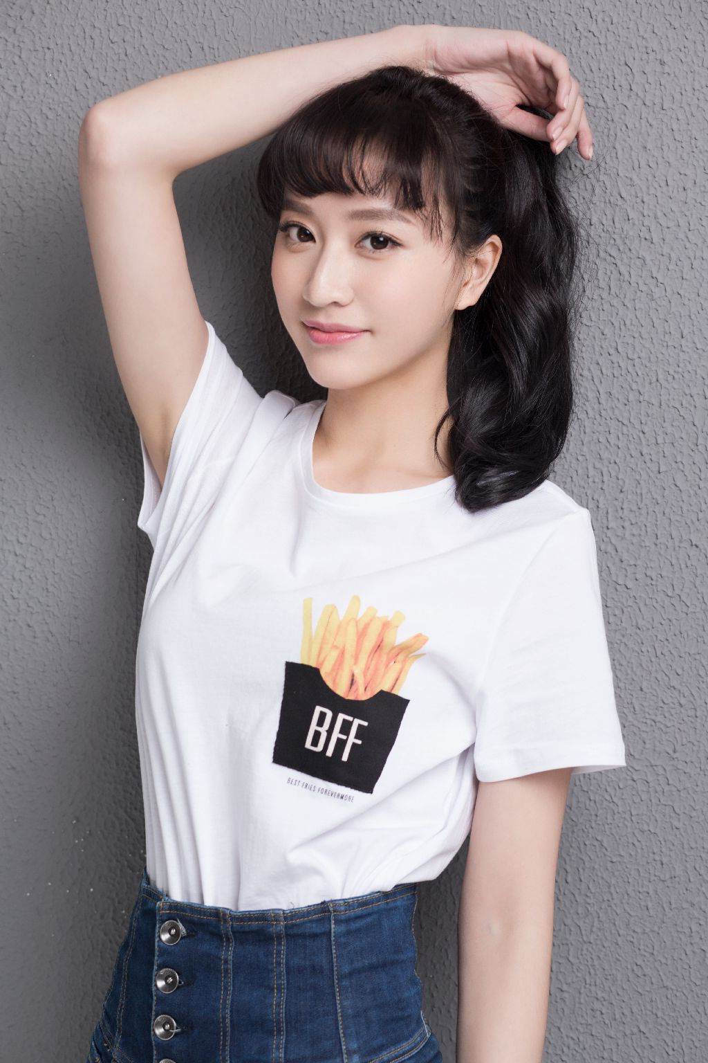  p>岚欣,出生于安徽省淮南市,中国内地女演员,模特,毕业于中央戏剧