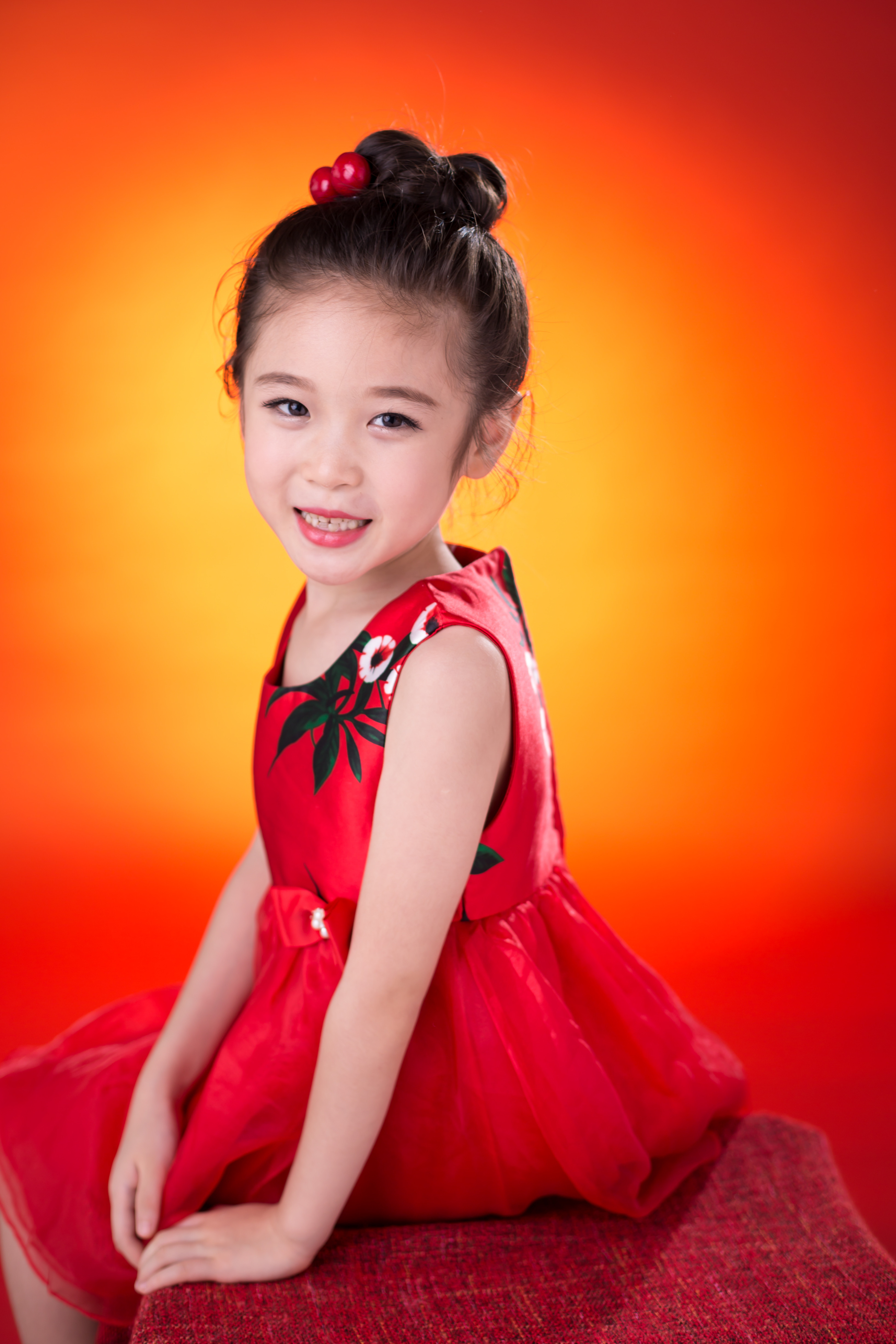  p>邓文怡,2009年11月14日出生于香港,童星,中国香港女歌手.