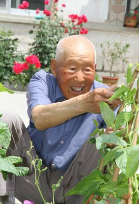  p>张云师(1922年2月— )莱州市虎头崖镇朱流村人,读了8年私塾.