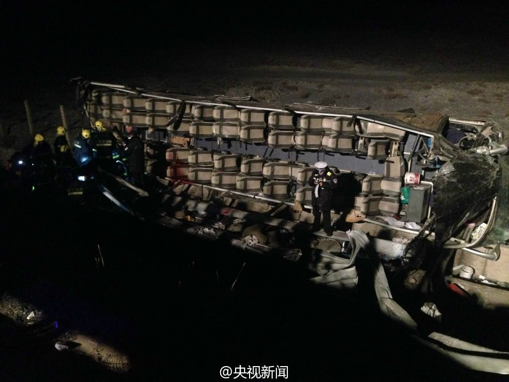 11·26连霍高速客车侧翻事故