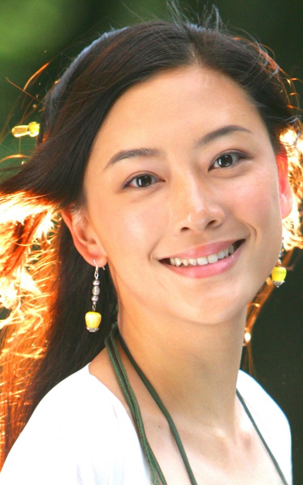  p>应采儿 i>(cherrie ying) /i>,1983年6月20日出生于台湾省台北市