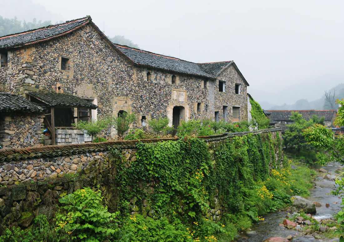 data-id="gn7m1hm530">石头村是 a target="_blank" href="/item/贵州