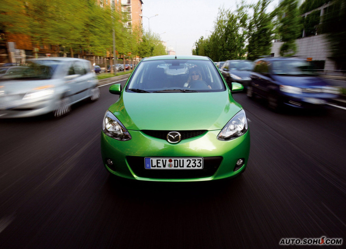  p>全新马自达2由 a href="#" data-lemmaid="8825322">长安马自达