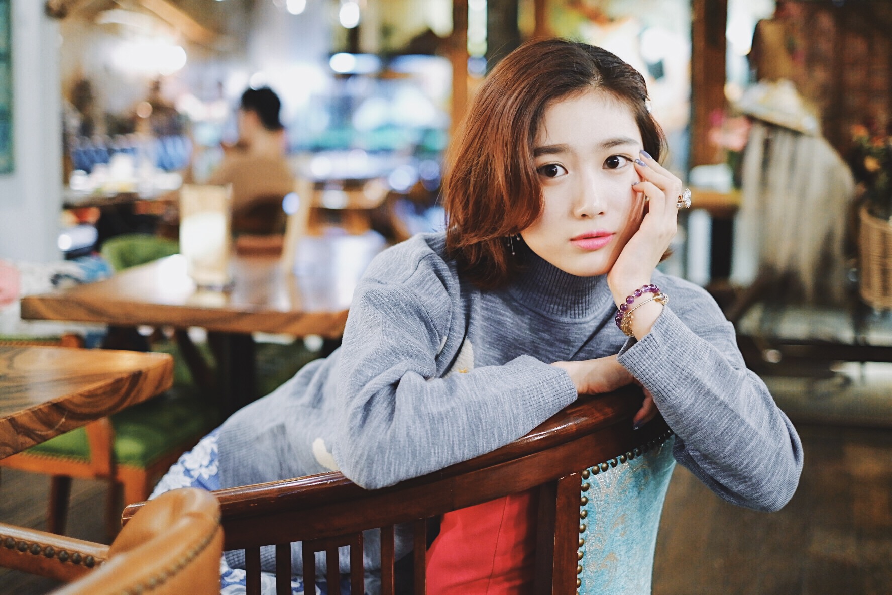  p>辛嘉宝,中国内地女主持人,毕业于 a target="_blank" href="/item