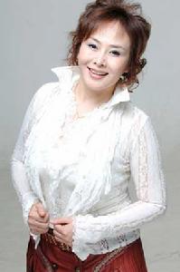 了许多不逊色于外国的美声歌唱家,如:廖昌永, 戴玉强, 范竞马 ,王霞