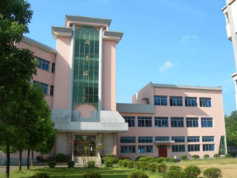  p>龙游县溪口初级中学,创建于1956年,坐落在龙游县三大教育中心,有"