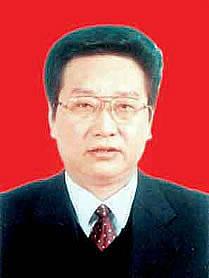 1953年4月出生,四川珙县人,研究生,1970年12月参加工作,中共党员,现任