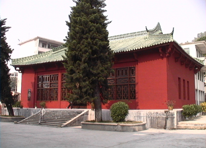  p>恩平市第一中学,简称恩平一中,是一所完全中学,诞生于1918年,前身