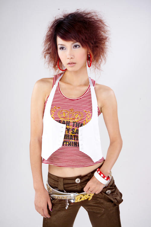 出任东南卫视综艺节目《 a target="_blank" href="/item/开心100