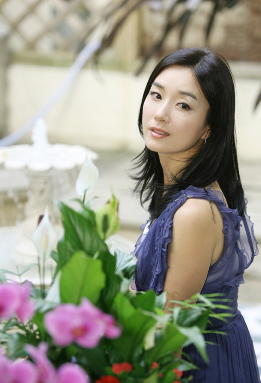  p data-id="gnwfhwqtt8">吴妍秀,1971年10月27日出生于韩国首尔,演员