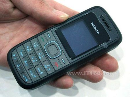  p>诺基亚1208手机采用经典的直板造型,102×44.1×17.