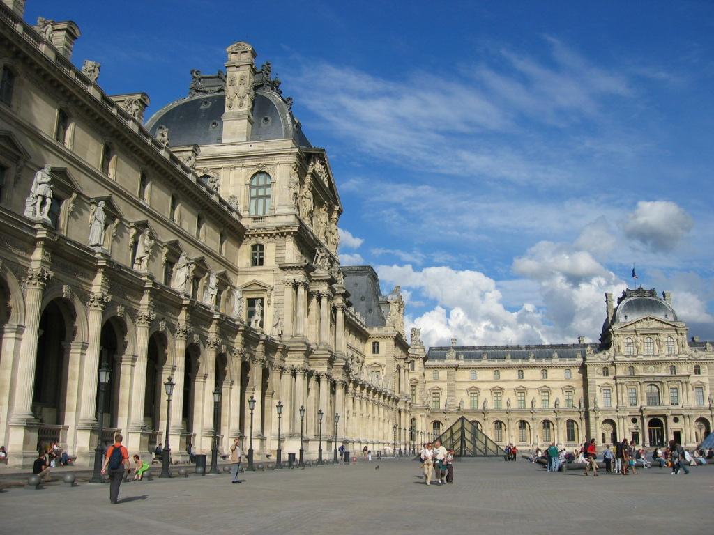 palais du louvre
