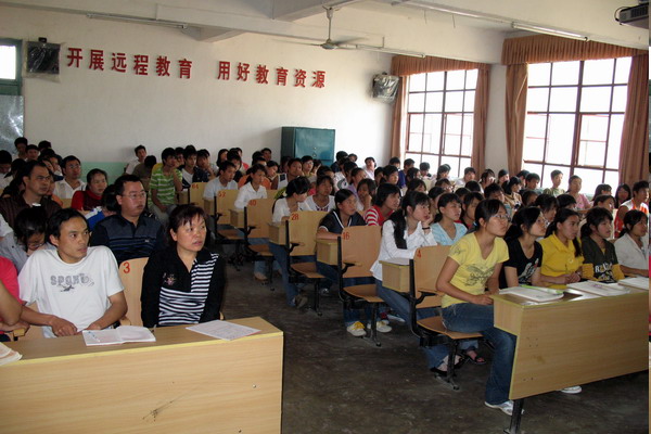  p>西畴县第二中学是西畴县两所完全中学之一,学校地处兴街镇老街村民