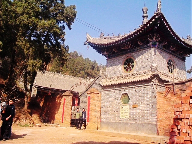  p>白雀寺位于平顶山市 a target="_blank" href="/item/宝丰县