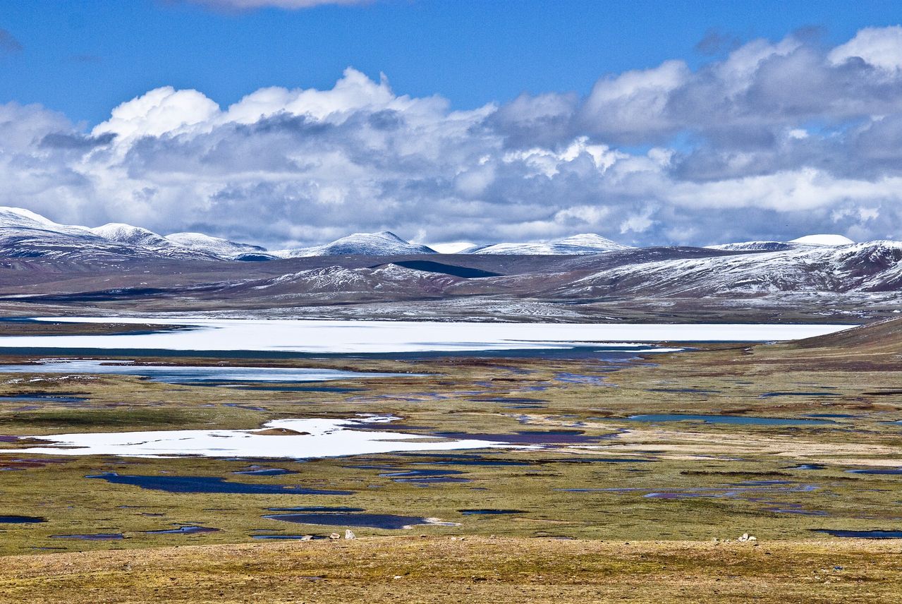 p>唐古拉山脉(tanggula mountains,tang-ku-la shan或tanggula shan