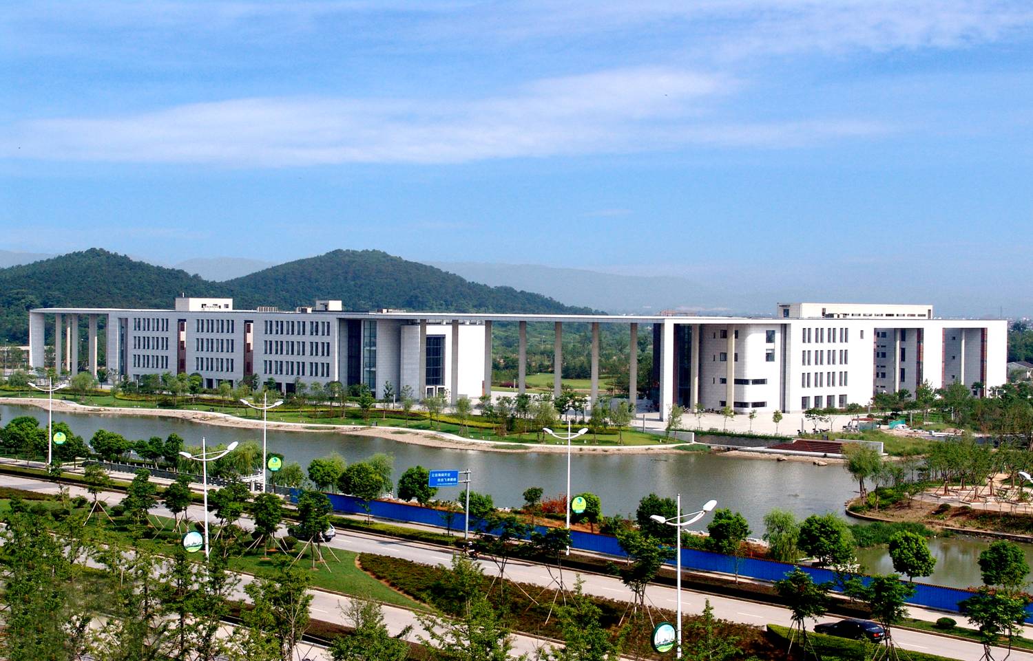  p>长兴县档案局是隶属于长兴县人民政府的政府部门. /p>