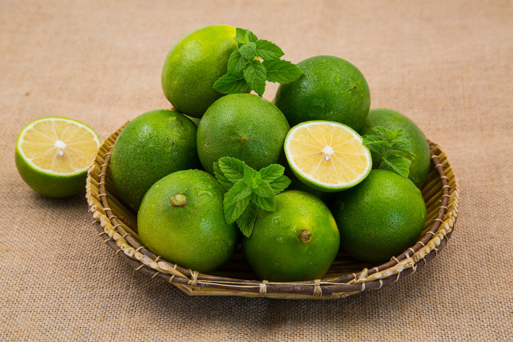  p>柠檬(学名: i>citrus limon  /i>(l.) burm. f.