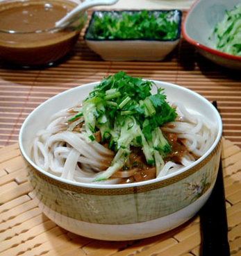  p>芝麻酱面属于家常 a href="#">主食 /a>,主要原料是切面 ,香油 , a