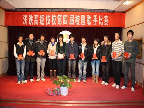  p>西昌铁路高级技工学校位于中国航天城——西昌市,占地162亩,面临一