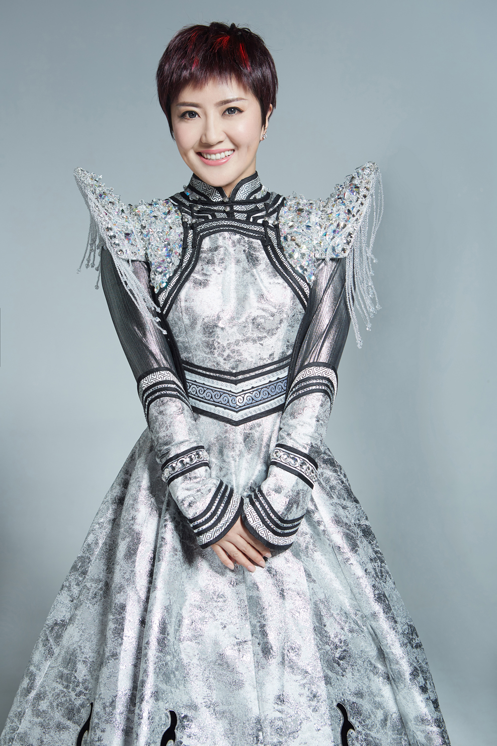  p>格格,原名蒙克其其格,8月1日出生于内蒙古自治区赤峰市克什克腾旗