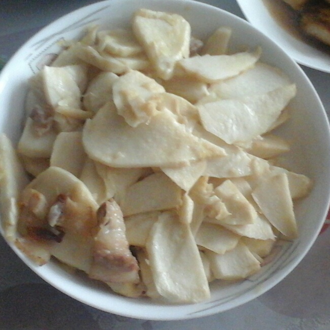 三层肉炒马蹄笋
