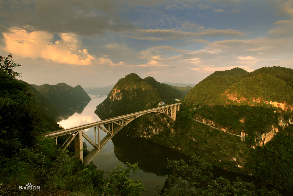  p>江界河镇是瓮安县最年轻的乡镇之一,于2012年3月经贵州省人民政府