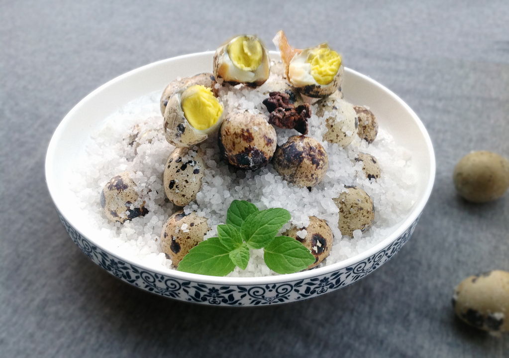  p>盐焗鹌鹑蛋是陕西一带的风味名吃,属于 a href="#" data-lemmaid="