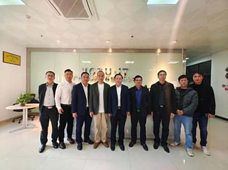 参观武汉厚溥数字科技有限公司广西分公司实训基地