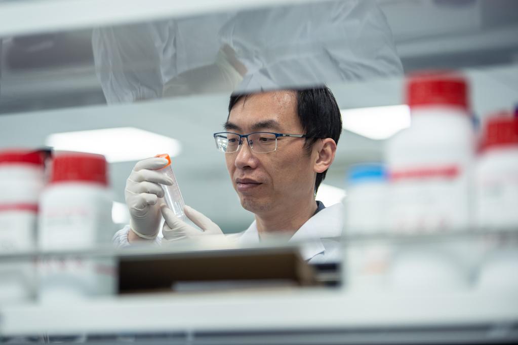 生物化学家, a target="_blank" href="/item/中国科学院院士/327194"